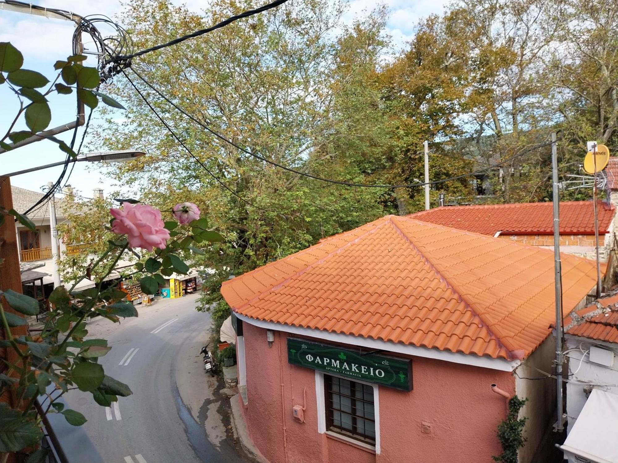 Marousos Central Guesthouse ポルタリア エクステリア 写真