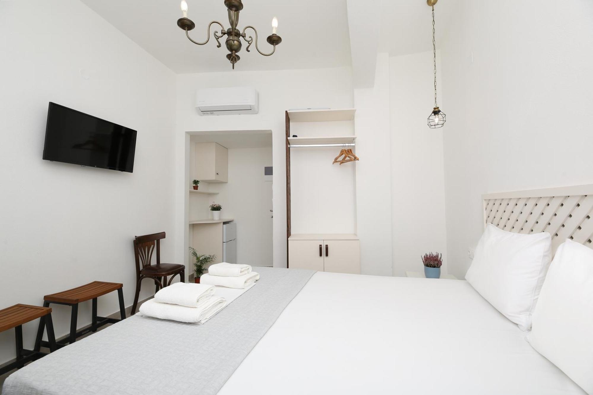 Marousos Central Guesthouse ポルタリア エクステリア 写真