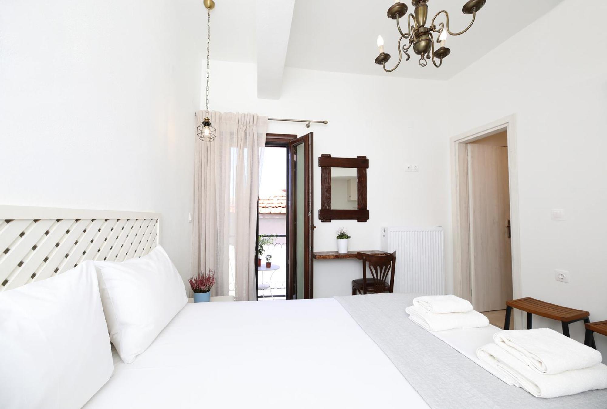 Marousos Central Guesthouse ポルタリア エクステリア 写真
